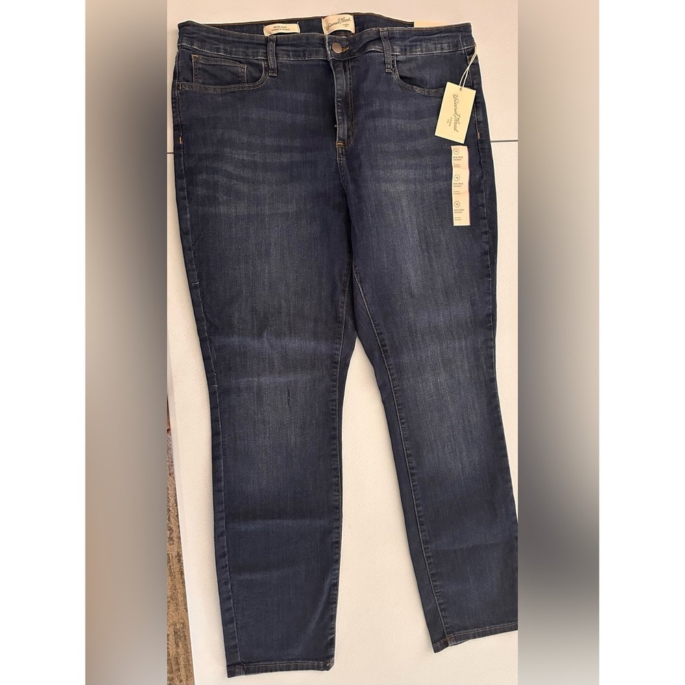 Universal Thread Skinny Jeans in Dark Indigo with Contrast Stitching